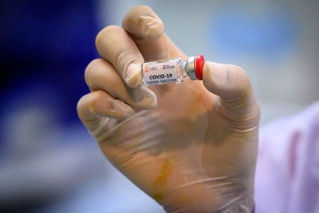 La producción comprometida de inicio, será de 150 millones de dosis, con una ampliación de cien millones, para un total de 250 millones que se distribuirán en AL y el Caribe. Foto Afp / Archivo