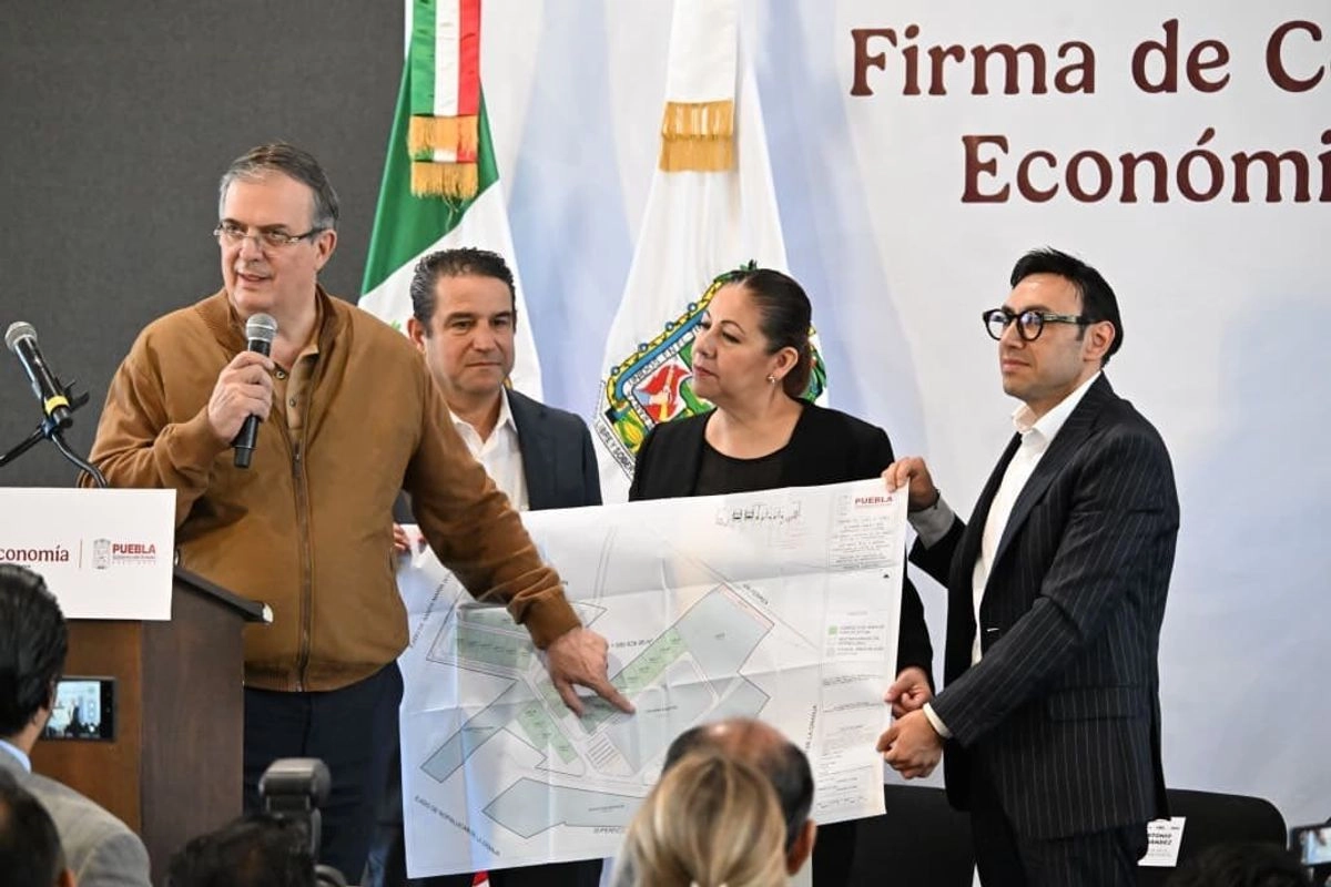 Después de participar en la firma del convenio con el gobierno de Puebla para establecer el Polo de Desarrollo Económico para el Bienestar de esa entidad federativa, el funcionario comentó en entrevista que todos los días están llegando inversiones y se esperan más. 
