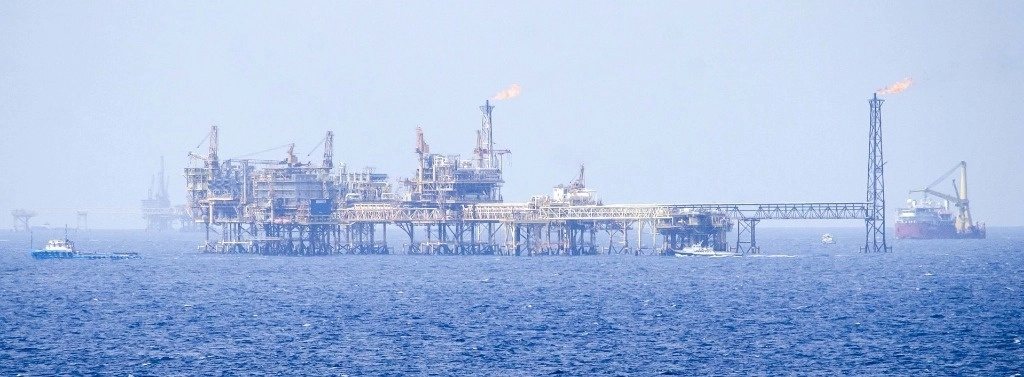 En el complejo Cantarell se redujeron 450 millones de metros cúbicos la quema de gas asociada a la producción de petróleo. Foto Cuartoscuro / Archivo