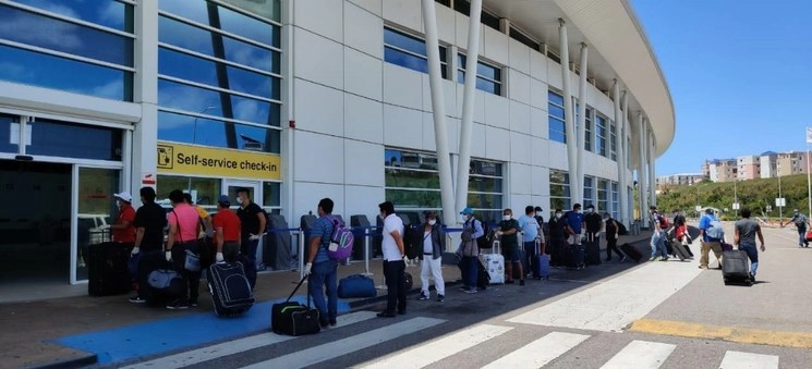 Trabajadores mexicanos varados en Saint Martin. Foto de Twitter @SRE_mx