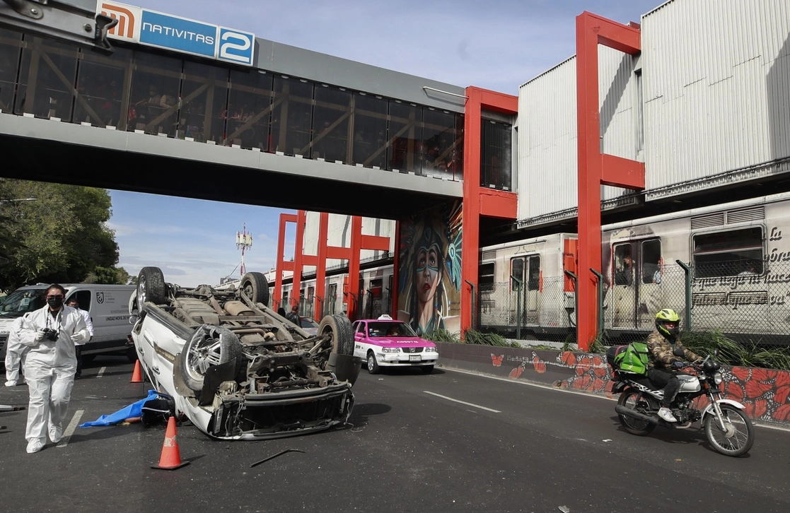 Un accidente en Calzada de Tlalpan, en la Ciudad de México. Foto Víctor Camacho/ archivo