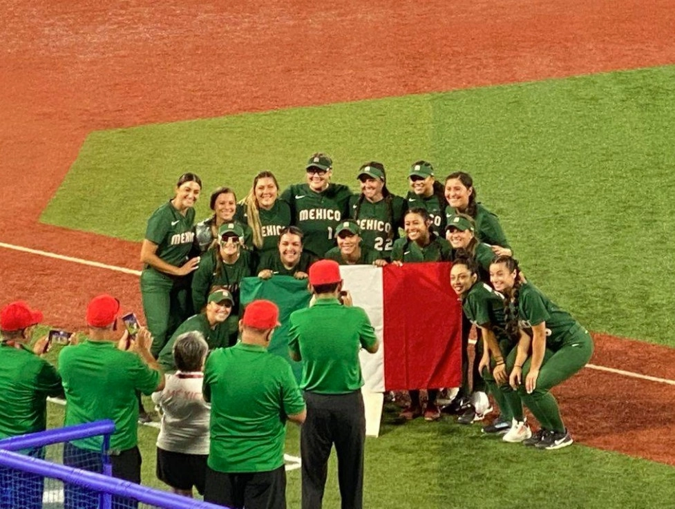 México se impuso 5-0 a Italia en su cuarto partido del torneo de softbol femenil, en los Juegos Olímpicos de Tokio 2020. Foto tomada del Twitter @CONADE
