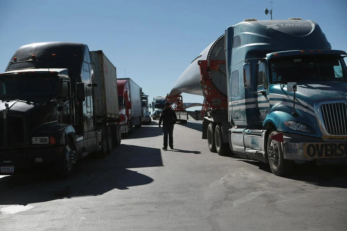El gremio del transporte acusa la falta de seguridad en las carreteras. En la imagen, la protesta en Ciudad Juárez, Chihuahua. Foto 