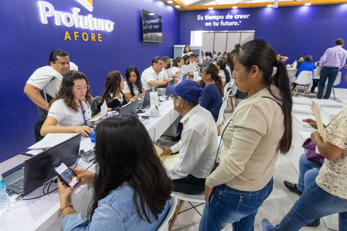 Según Julio César Cervantes Parra, titular de la Consar, en los primeros seis meses del año, las Afores han generado ganancias para los trabajadores por más de 530 mil millones de pesos, monto "histórico" que refleja la fortaleza del sistema. Foto 