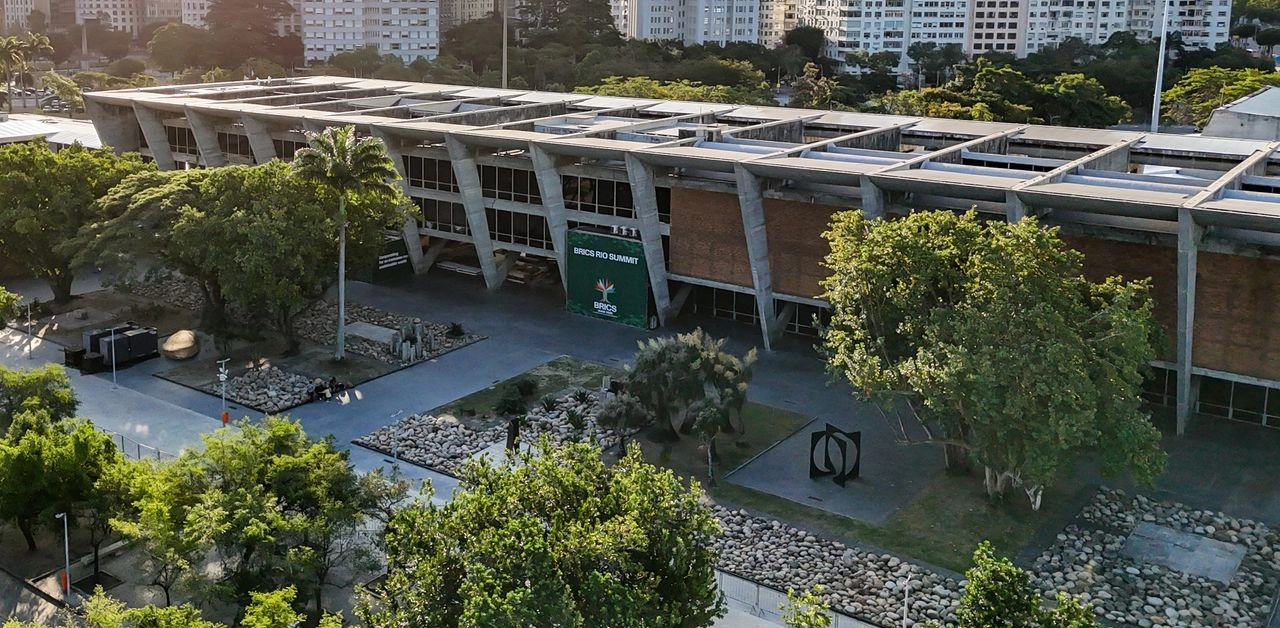 Museo de Arte Moderno de Río de Janeiro, que será sede de la Cumbre BRICS 2025 los próximos 6 y 7 de julio. Foto página web BRICS Brasil