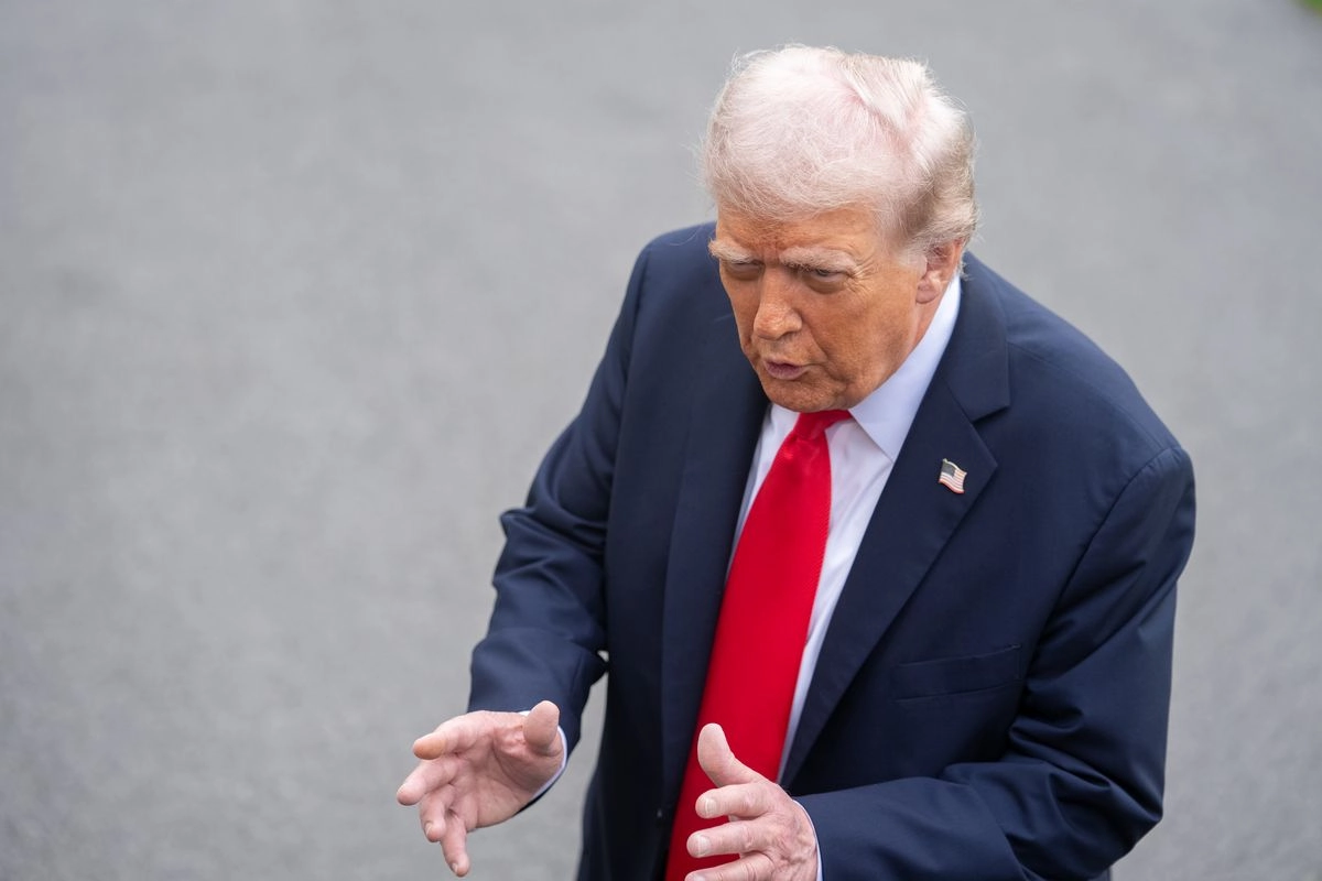 El presidente estadunidense, Donald Trump, habló ayer en Washington con los periodistas antes de partir hacia Reino Unido en visita de Estado. Foto 