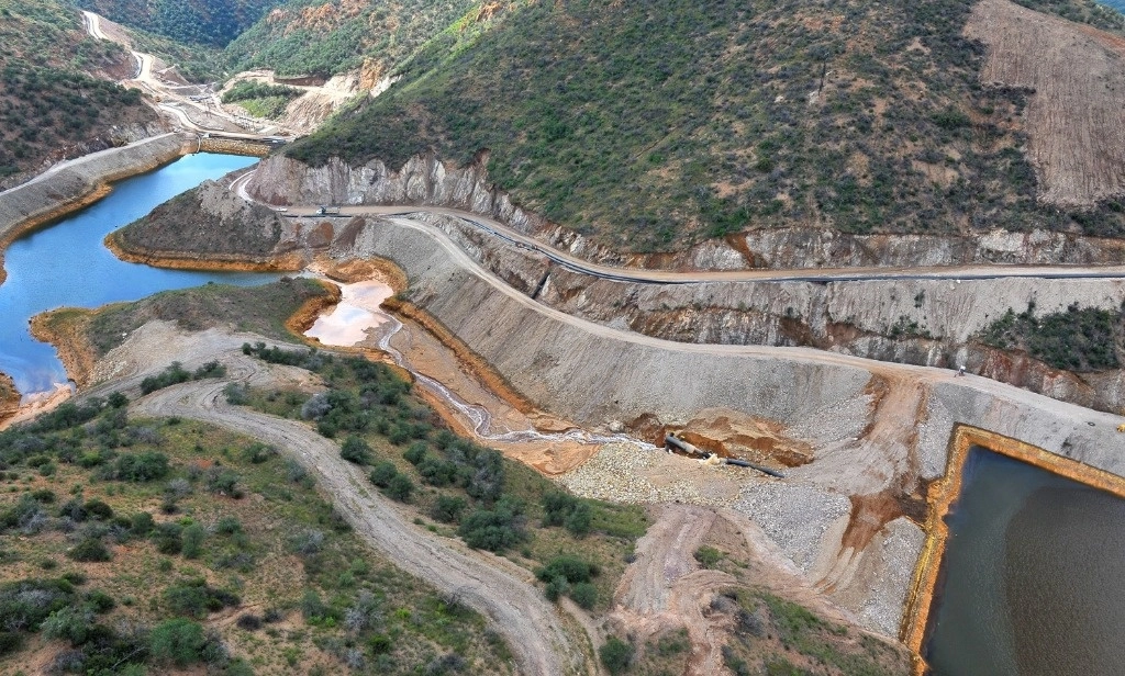 Millones de litros de sustancias tóxicas provenientes de la mina Buenavista del Cobre, de Grupo México, contaminaron el río Sonora en agosto de 2014. Foto Cristina Gómez Lima