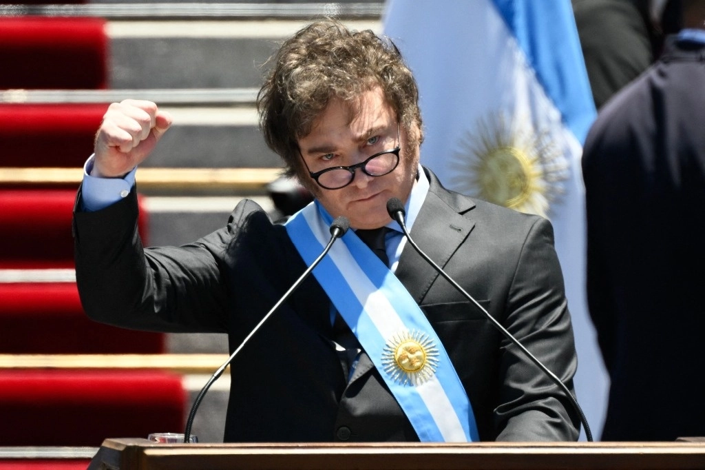 El economista Javier Milei tomó posesión ayer como presidente de Argentina, durante una ceremonia en el Congreso, en Buenos Aires.Foto Afp