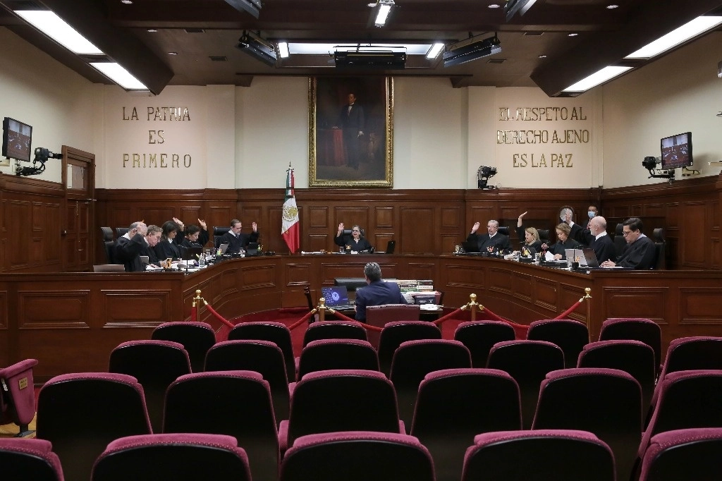 Apoyada en dos estudios, la ministra Lenia Batres denuncia las redes familiares en el PJF. En la imagen, sesión del pleno de la Corte el pasado día 11. Foto Cuartoscuro