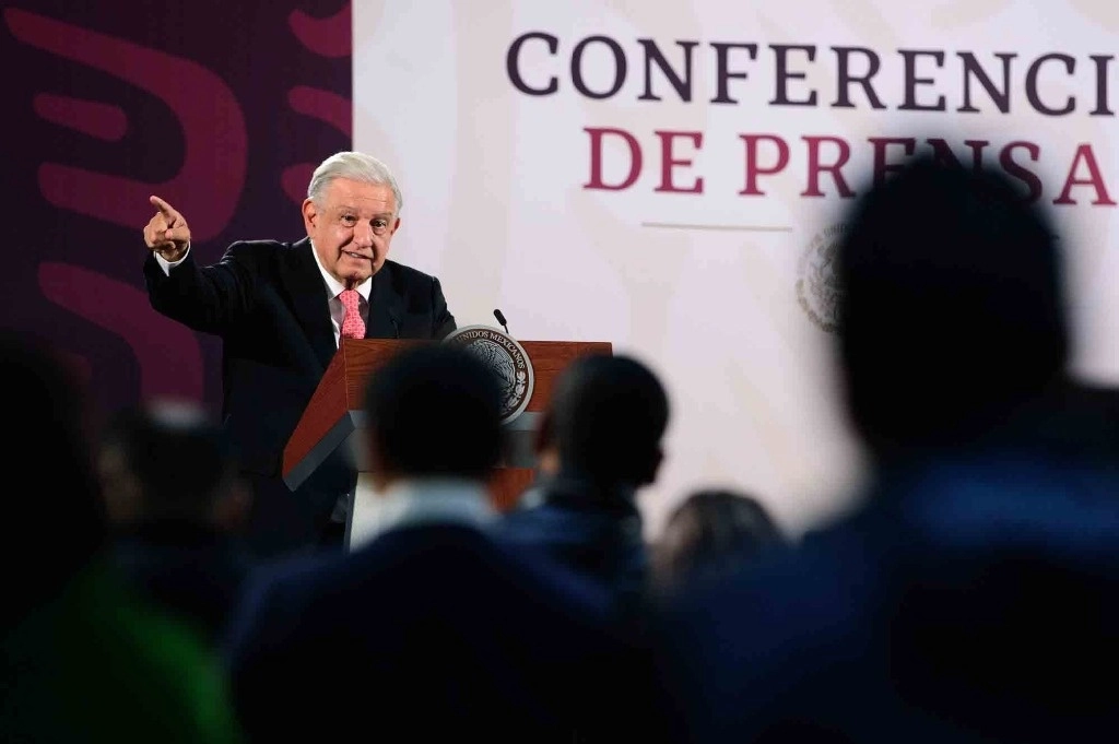 El presidente López Obrador hizo un balance del rescate de la banca, que en 29 años ha costado alrededor de un billón y medio de pesos y falta por cubrir un billón 100 mil millones más, que se terminará de pagar en 2070. Foto Presidencia