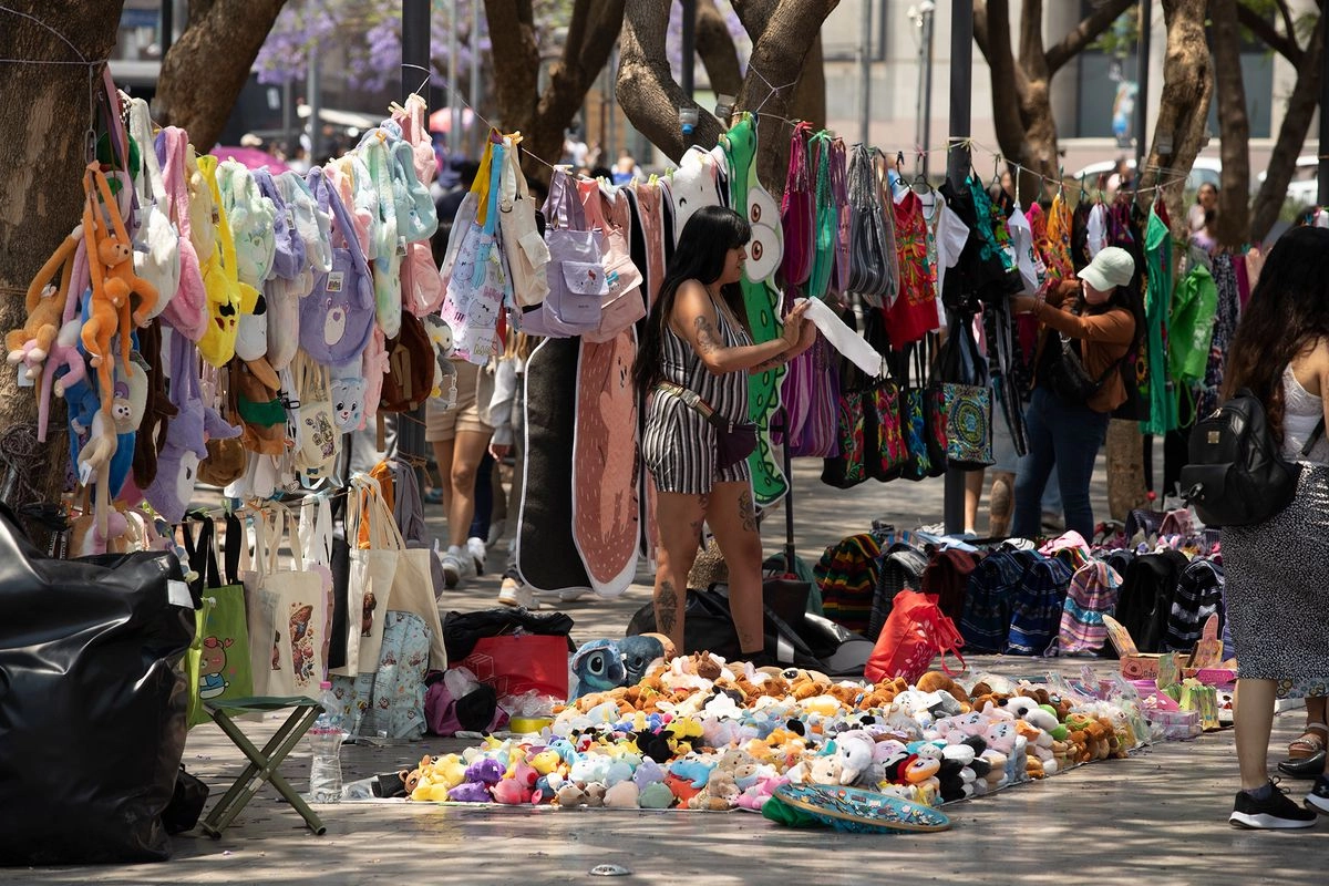 Sólo 38 de cada 100 mexicanos han logrado emplearse en el sector formal de la economía; los 62 restantes sobreviven en la informalidad. Foto 