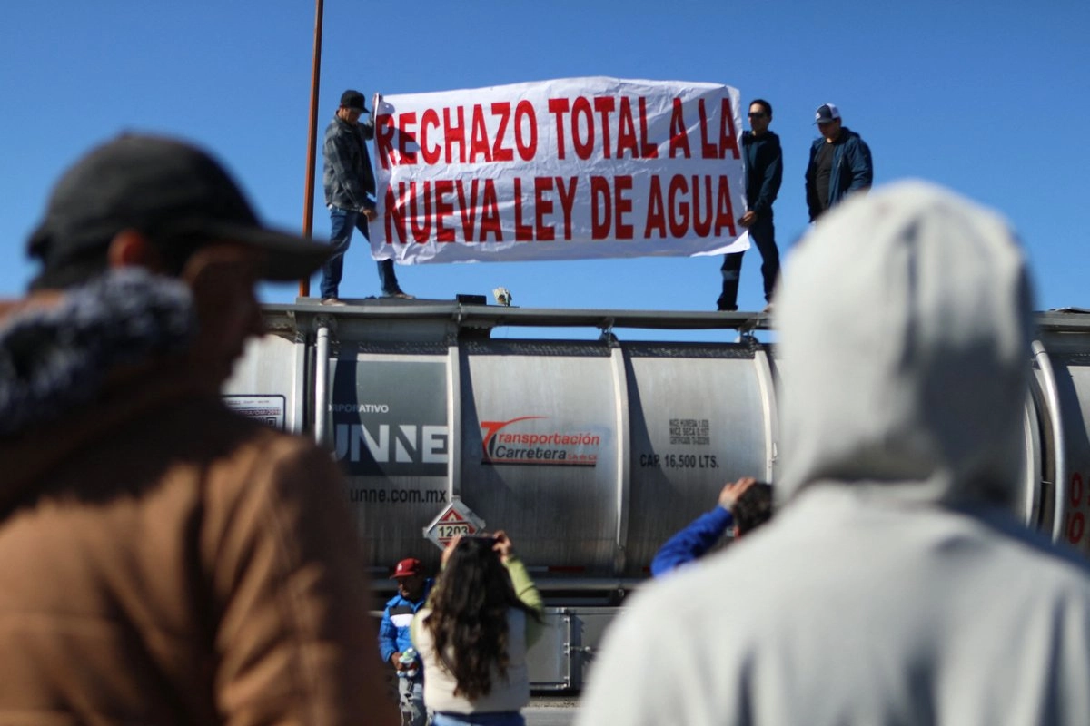 Transportistas participaron en el paro nacional de agricultores del lunes pasado, en el puente internacional Zaragoza-Ysleta en Ciudad Juárez, Chihuahua. Foto 