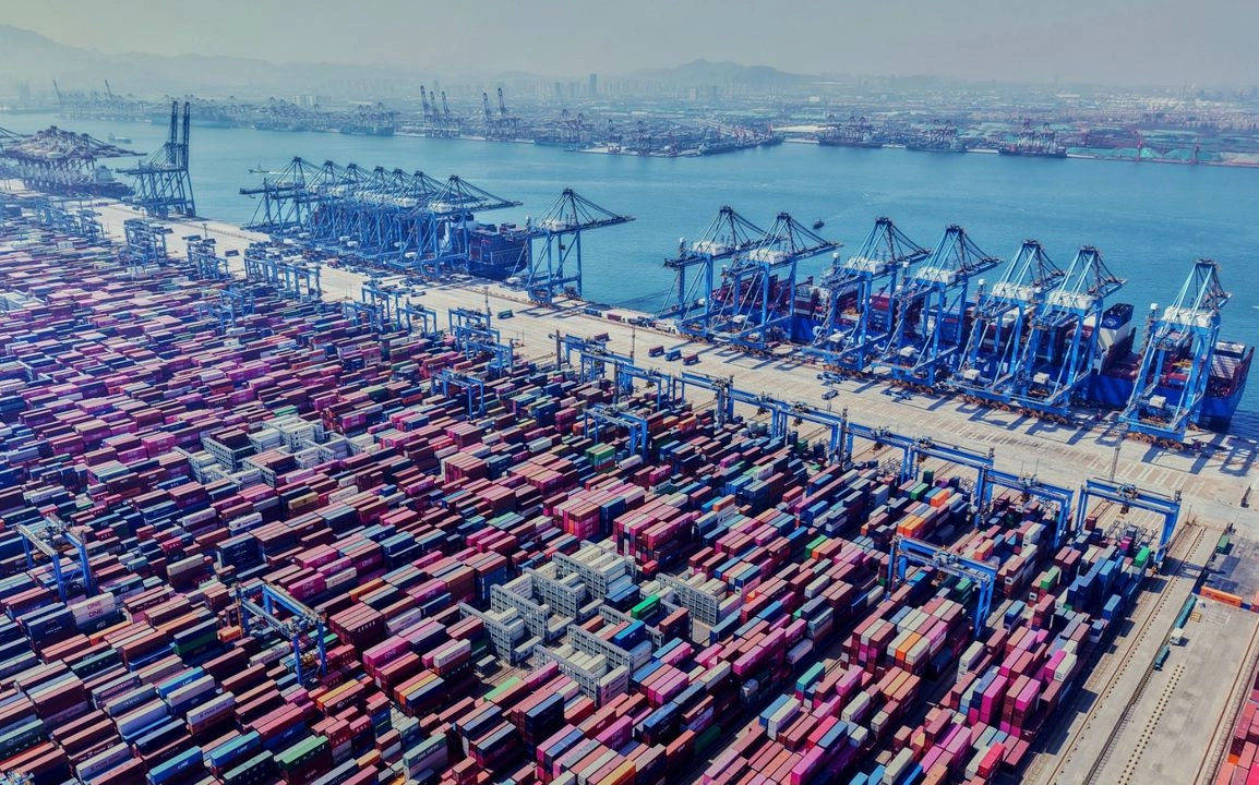 Contenedores en el puerto de Qingdao, en la provincia de Shandong, China. Foto 