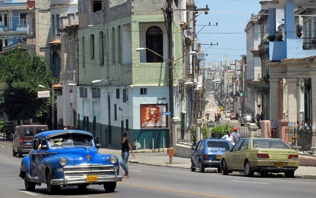 Aspecto del centro de La Habana. Según el canciller Bruno Rodríguez Parrilla, el costo económico del bloqueo de Estados Unidos a Cuba a lo largo de poco más de seis décadas ha sido de 164 mil millones de dólares. Foto Marco Peláez