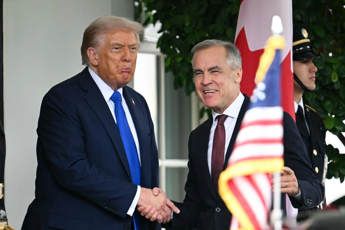 El presidente Donald Trump y el primer ministro canadiense, Mark Carney, quien busca aliviar los aranceles que están afectando la economía de su país. Foto 