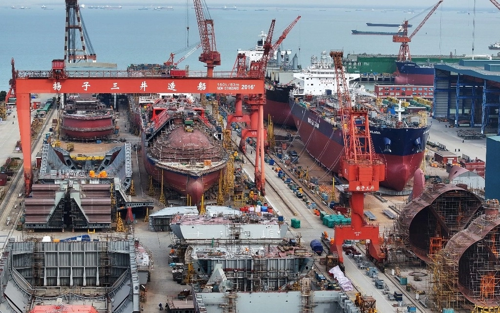 China e India se mantienen como los grandes motores de la economía global, según el FMI y el Banco Mundial. Imagen de un astillero en Taicang. Foto Afp
