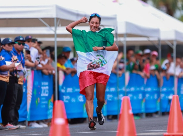En la marcha femenina 20 kilómetros, Alejandra Ortega se llevó la presea dorada con tiempo de 1:35.43, al superar a las guatemaltecas María Peinado, segunda, y Maritza Poncio, tercera.  Imagen tomada del Twitter @COM_Mexico