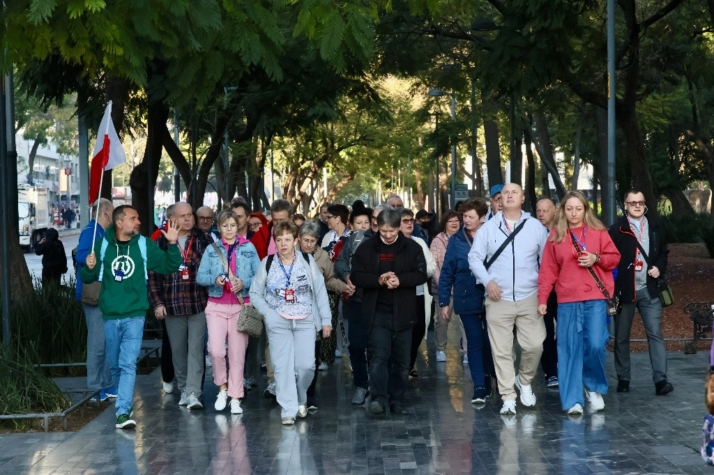 Turistas pasean por la Ciudad de México, el 22 de enero de 2025. Foto Luis Castillo