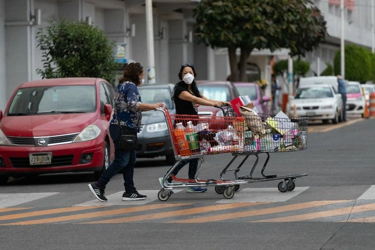 Compras de pánico por el avance en los contagios del coronavirus en el país. Foto Pablo Ramos