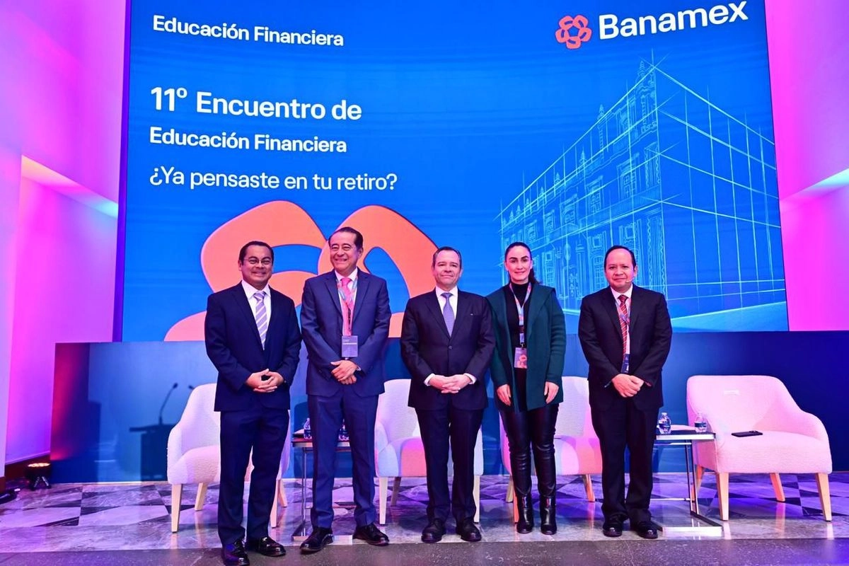 Julio César Cervantes, presidente de la Consar, señaló que en este momento cada peso adicional que un trabajador invierte en su cuenta de ahorro para el retiro “se multiplica en el futuro gracias al movimiento que se obtiene a través de la inversión de las administradas”. Foto cortesía Banamex