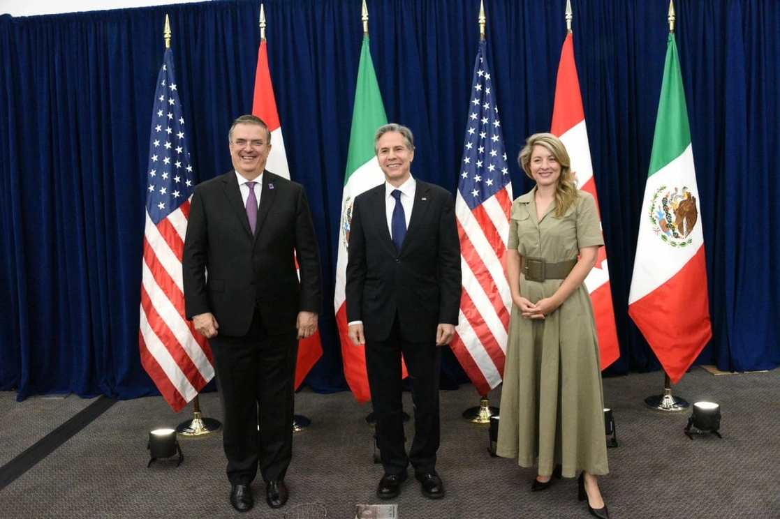 Reunión trilateral Canadá-México-Estados Unidos encabezada por la ministra de Asuntos Globales de Canadá, Mélanie Joly, el secretario de Relaciones Exteriores de México, Marcelo Ebrard y el secretario de Estado de los Estados Unidos de América, Antony Blinken.  Foto 'La Jornada'