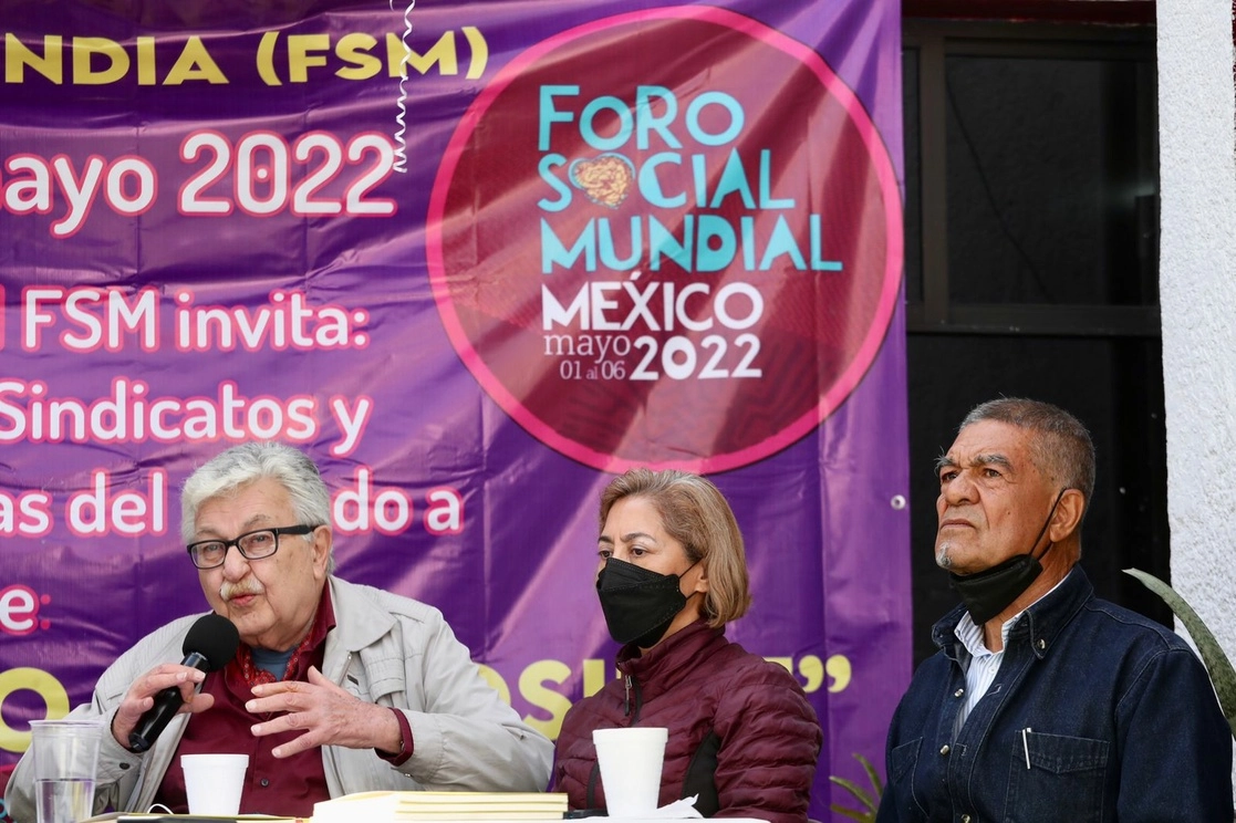 Los periodistas especializados en temas internacionales, Leo Gabriel, Guadalupe Ponce y Fernando Valdés, ofrecen conferencia de prensa para informar sobre los avances del Grupo Renovador México del Foro Social Mundial, el 10 de febrero de 2022. Foto Luis Castillo



