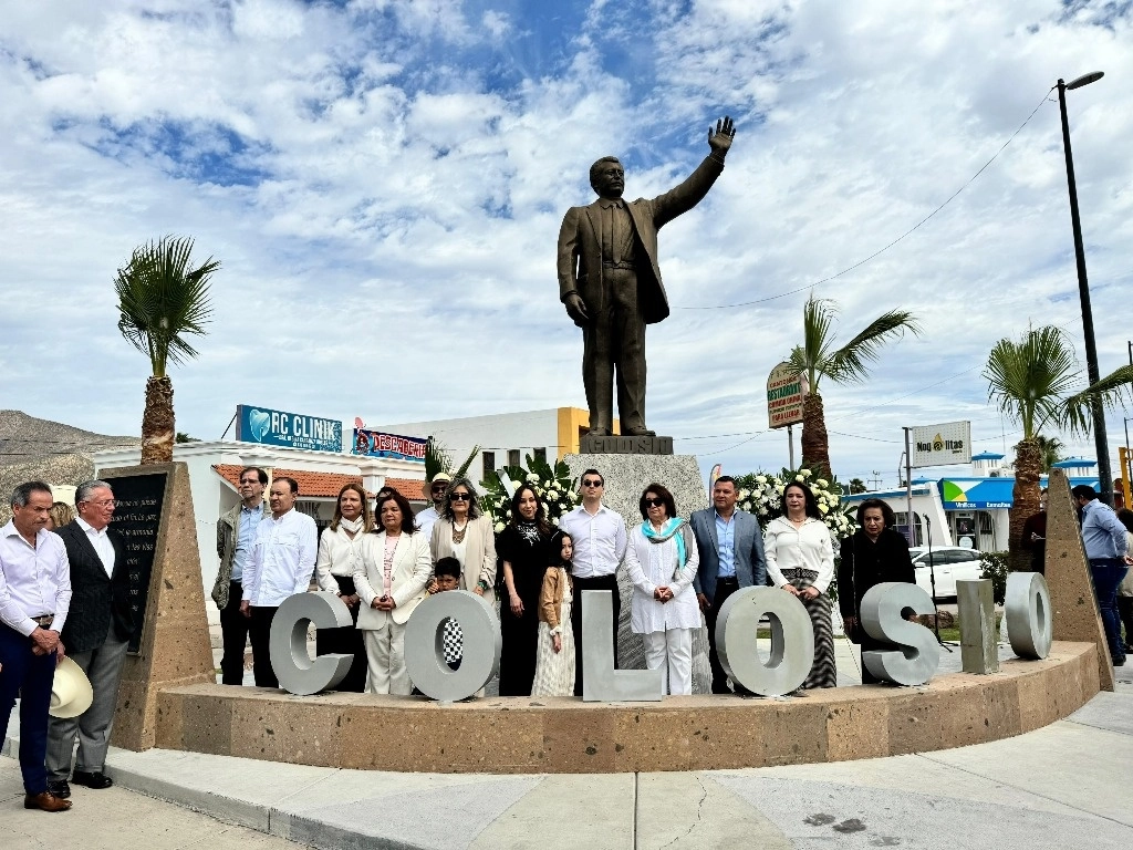 Monumento de Luis Donaldo Colosio Murrieta ubicado en Magdalena de Kino, Sonora. Foto  Cristina Gómez Lima 