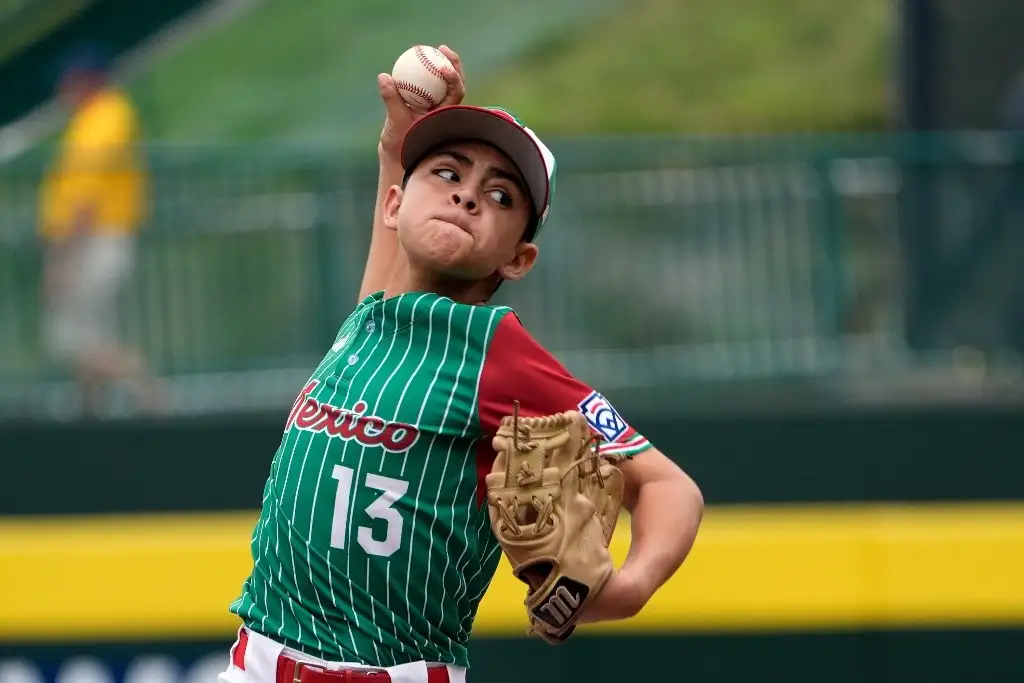 El equipo de Tamaulipas derrotó 8-0 a Canadá en la Serie Mundial, en Williamsport, Pensilvania. Tras vencer a Aruba y perder con Venezuela, el conjunto tricolor estaba obligado a ganar para mantenerse dentro de la competencia, según el sistema de doble eliminación en el torneo. En la imagen, el abridor Raúl Hernández Jr. Foto Ap