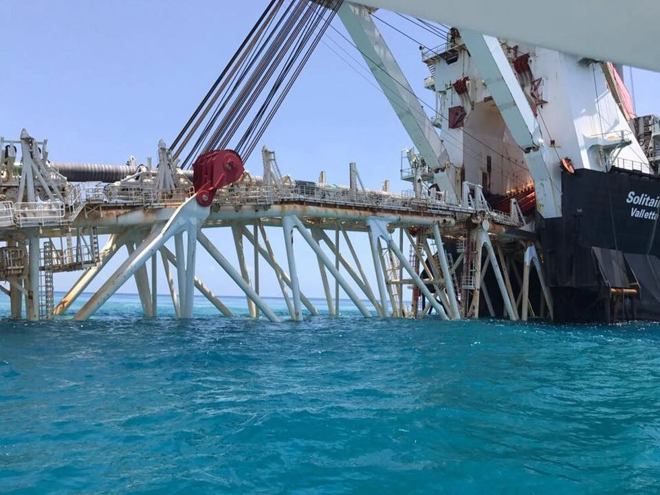 El buque ‘TransCanada’ en la costa de Tamaulipas, en imagen de archivo. En noviembre de 2017 pescadores del estado interpusieron tres amparos para detener la instalación de un gasoducto submarino desde el sur de Texas hasta el puerto de Tuxpan, Veracruz. Foto ‘La Jornada’