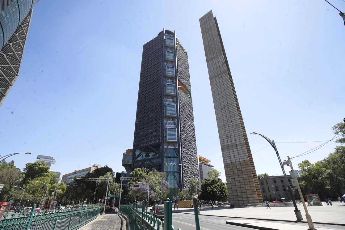 La sede de  BBVA México en Paseo de la Reforma, en la Ciudad de México. Foto Cristina Rodríguez / Archivo