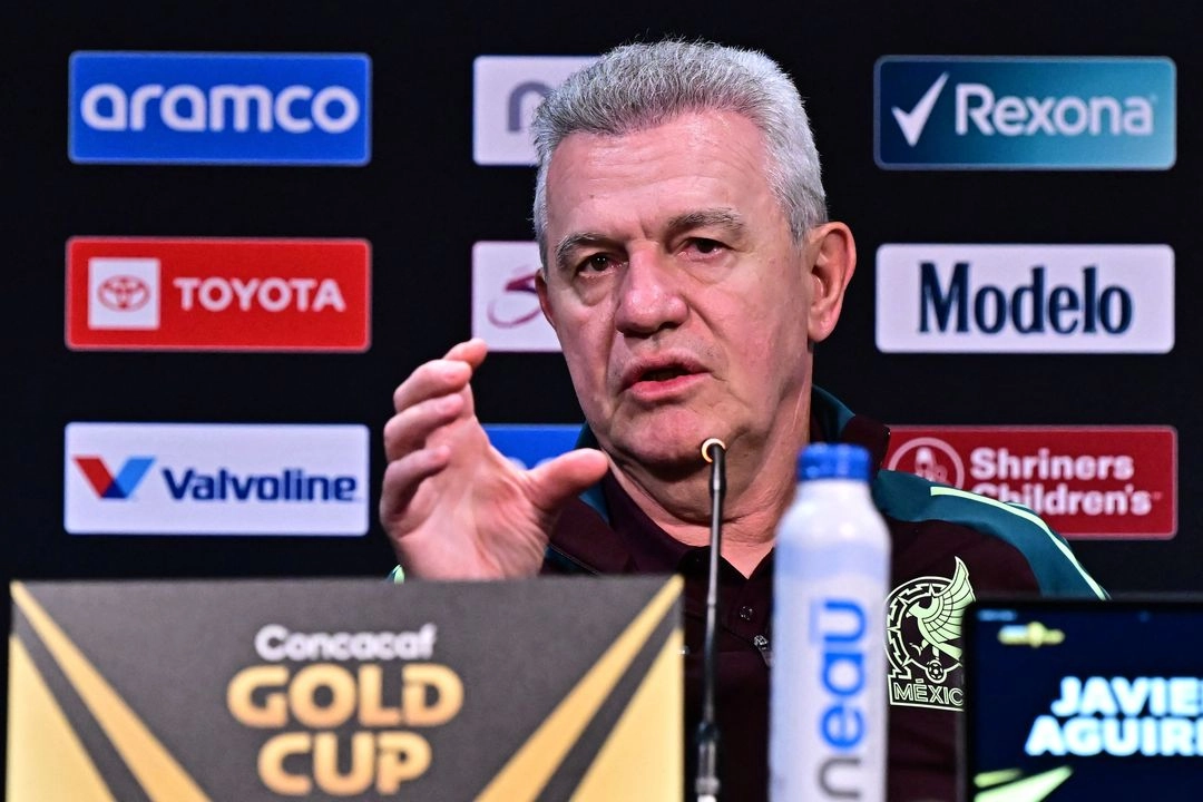 El entrenador de México, Javier Aguirre, asiste a una conferencia de prensa previa al partido de cuartos de final de la Copa Oro entre México y Arabia Saudita en Glendale, Arizona, el 27 de junio de 2025. Foto 