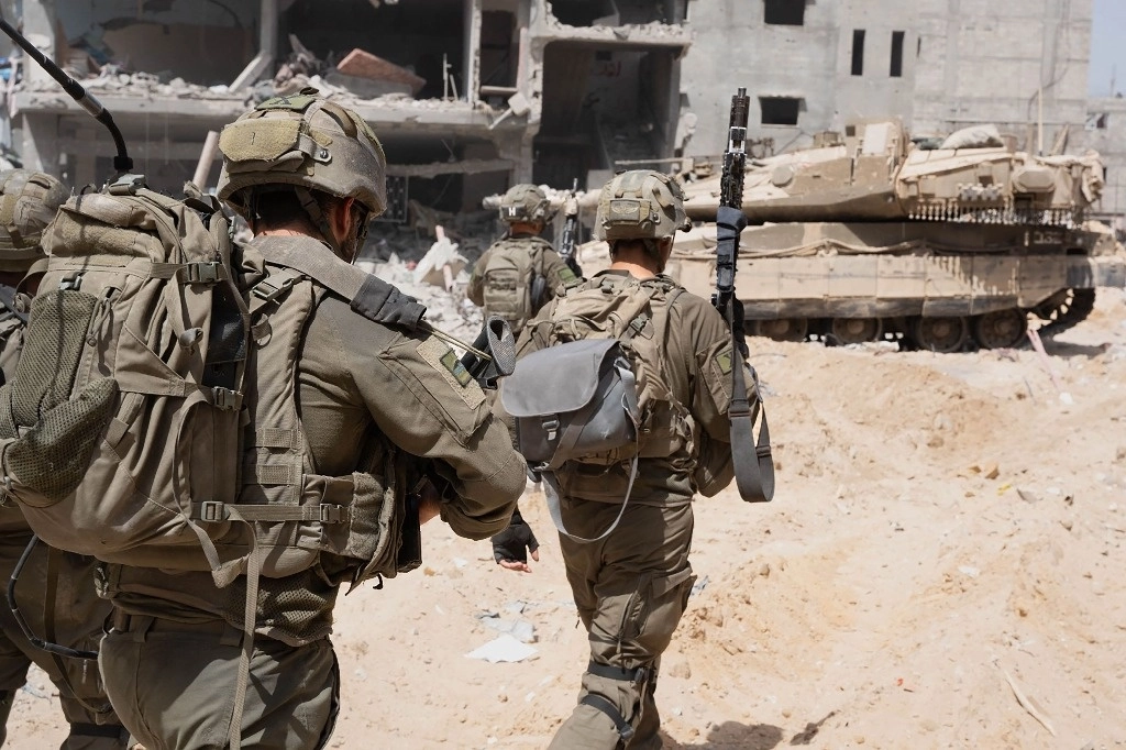 Soldados israelíes durante operaciones militares en la Franja de Gaza, en medio del conflicto en curso entre Israel y el grupo militante palestino Hamás. Foto del ejército israelí / AFP