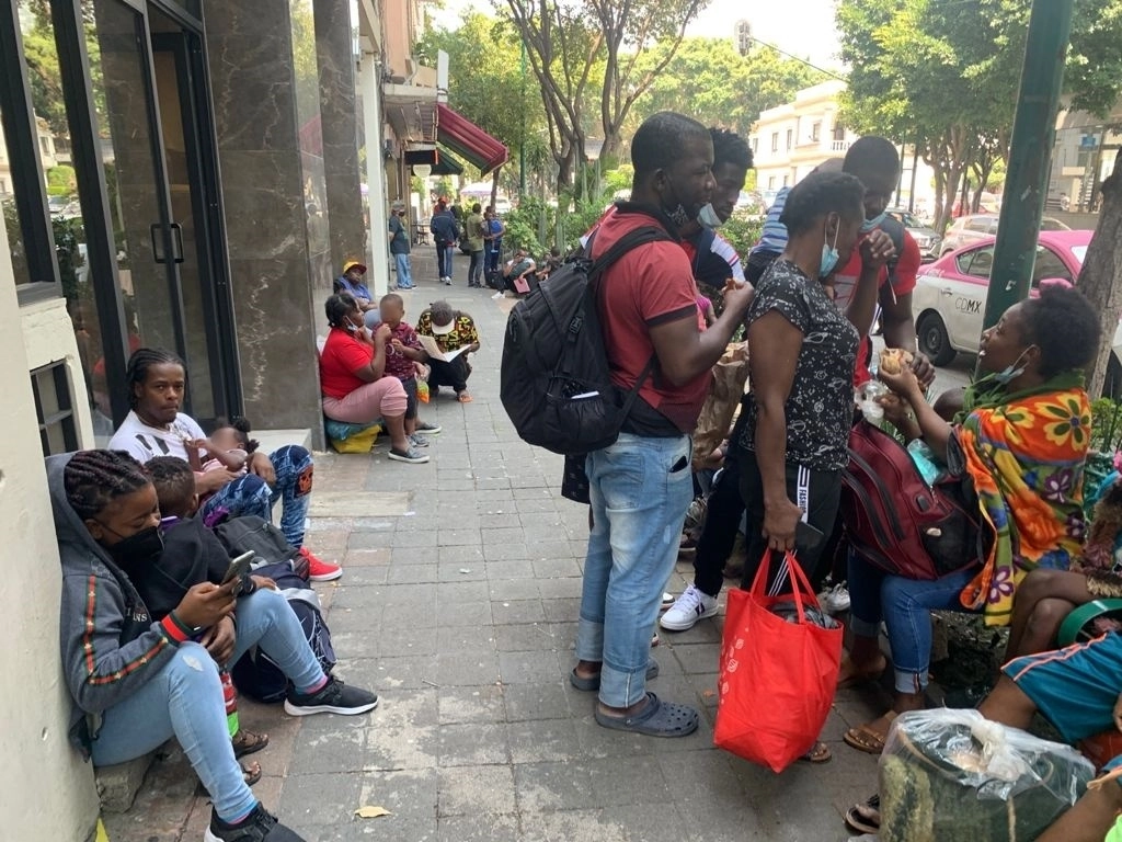 Migrantes en la sede de la Comar en imagen de archivo. Foto José Antonio López