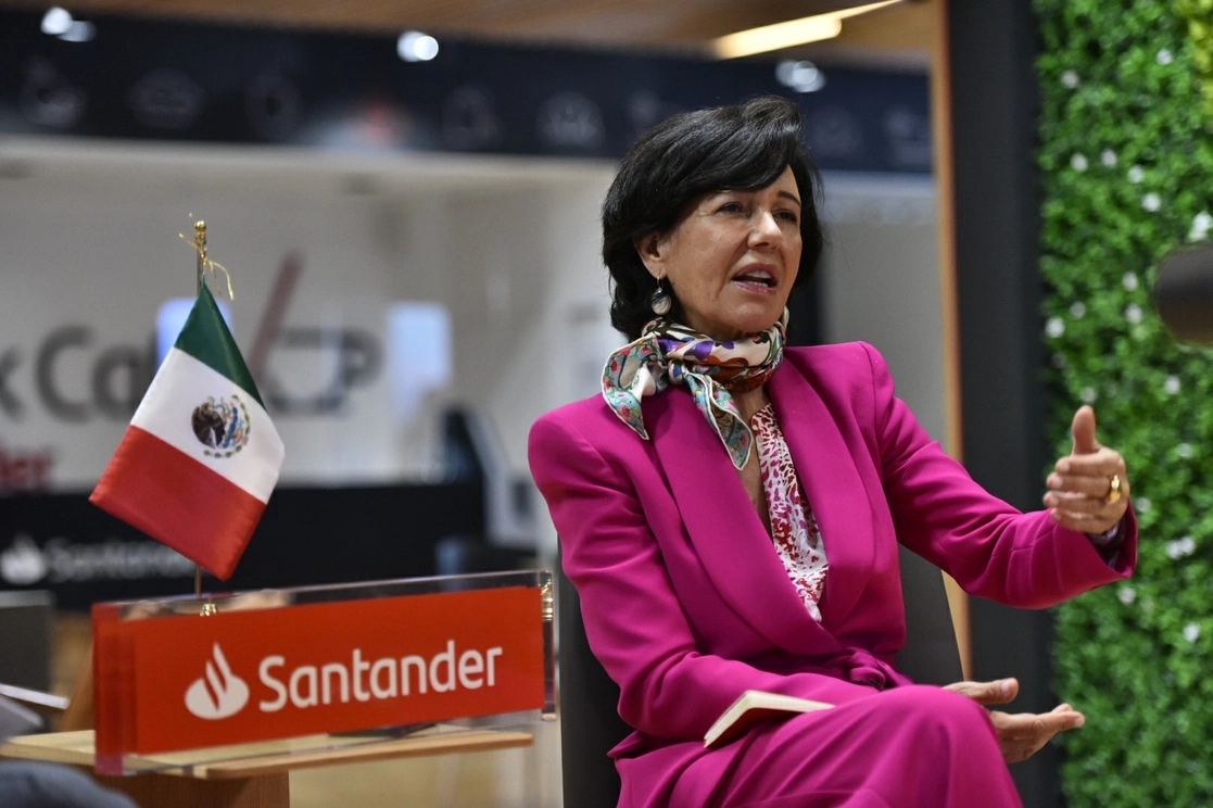 Sin detallar si se reunirá con el presidente Andrés Manuel López Obrador, la presidenta de Santander señaló que se encuentra en México para entablar conversaciones con el gobierno para conocer cuáles son sus planes de inversión y sus prioridades. Foto cortesía del banco