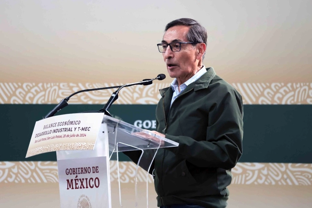 El secretario de Hacienda, Rogelio Ramírez de la O, aseguró que México tiene que revisar su relación comercial con China, porque “nos vende y no nos compra, y eso no es comercio justo”. Foto cortesía Presidencia