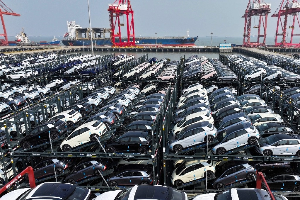 Dos de cada 10 autos vendidos en México fueron importados de China. Foto Afp 



