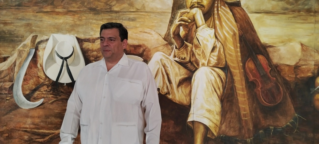 "Estamos viviendo una época de oro del boxeo nacional y mundial, hay grandes figuras. ‘El Canelo’ es el mejor boxeador del mundo, el ‘Pitbull’ Cruz, tanto boxeador y boxeadora que está saliendo adelante con ese coraje que los mexicanos tenemos", dijo Mauricio Sulaimán. Foto Héctor Briseño