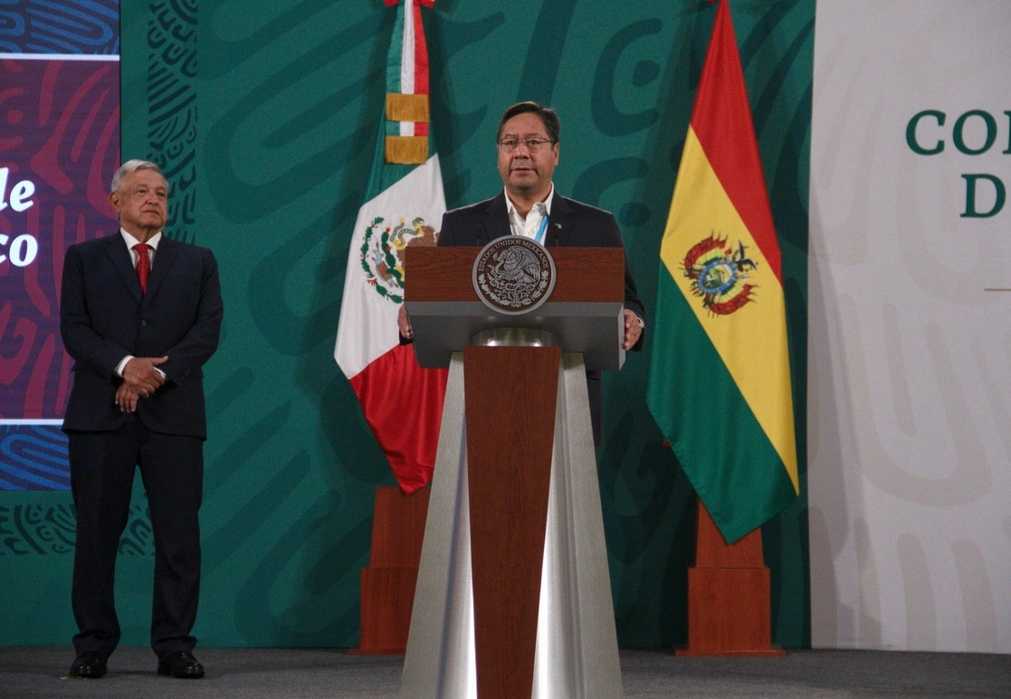 El presidente de Bolivia, Luis Arce, participa en la conferencia matutina del mandatario mexicano, Andrés Manuel López Obrador, desde Palacio Nacional, el 24 de marzo de 2021. Foto Cuartoscuro