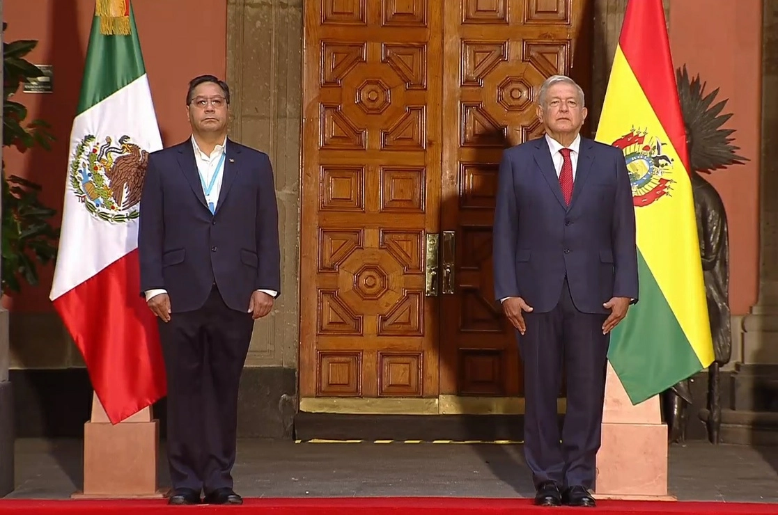 El presidente Andrés Manuel López Obrador (der) y el mandatario boliviano, Luis Arce Catacora (izq) durante su encuentro. Foto Gobierno de México