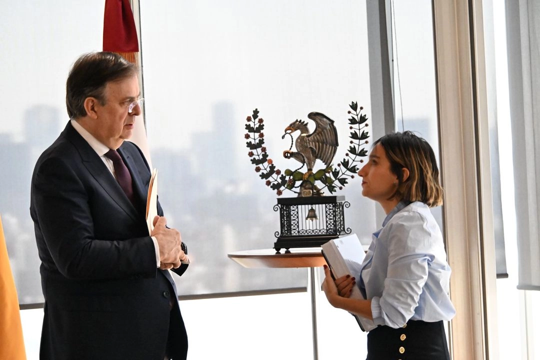 Los cancilleres de México y Colombia, Marcelo Ebrard y Laura Sarabia. 