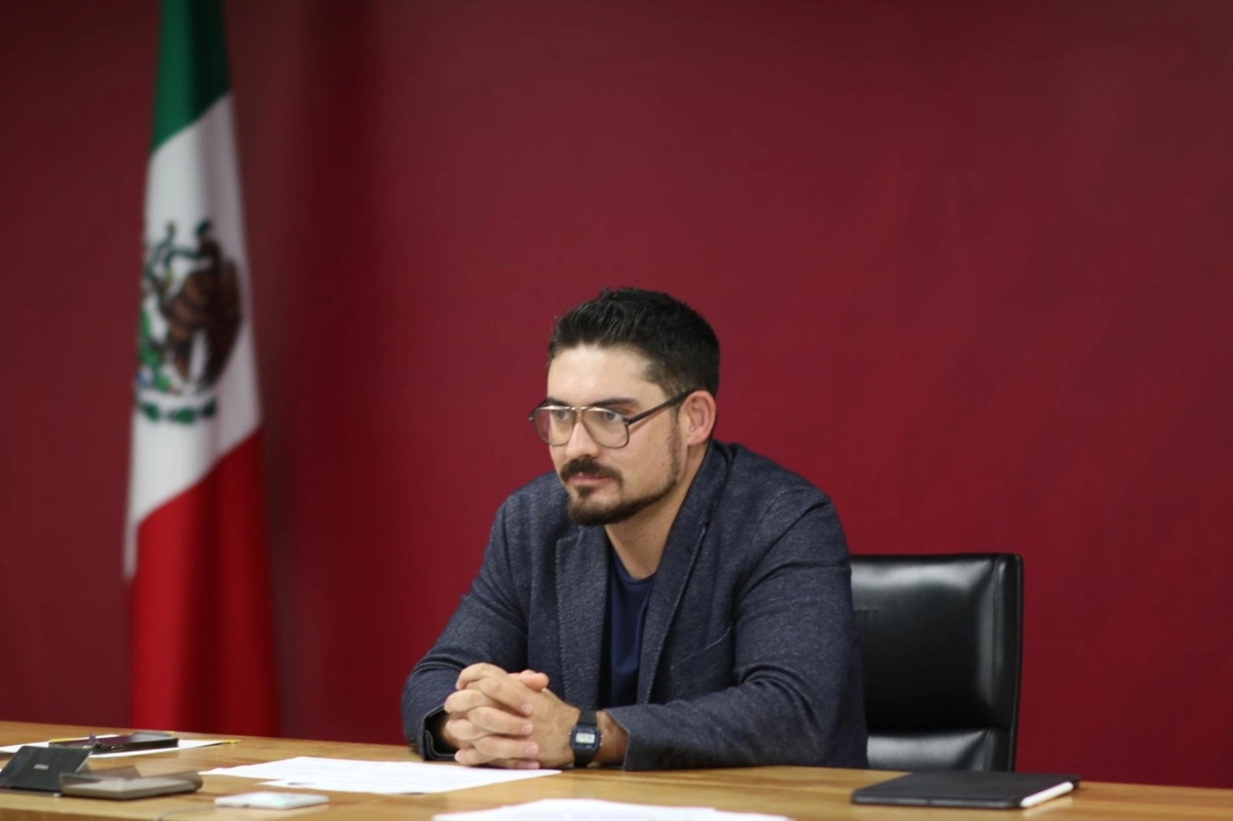 El titular de Sedatu, Román Meyer Falcón durante la reunión virtual con su homóloga estadunidense, Marcia Fudge. Foto tomada de la cuenta de Twitter @SEDATU_mx