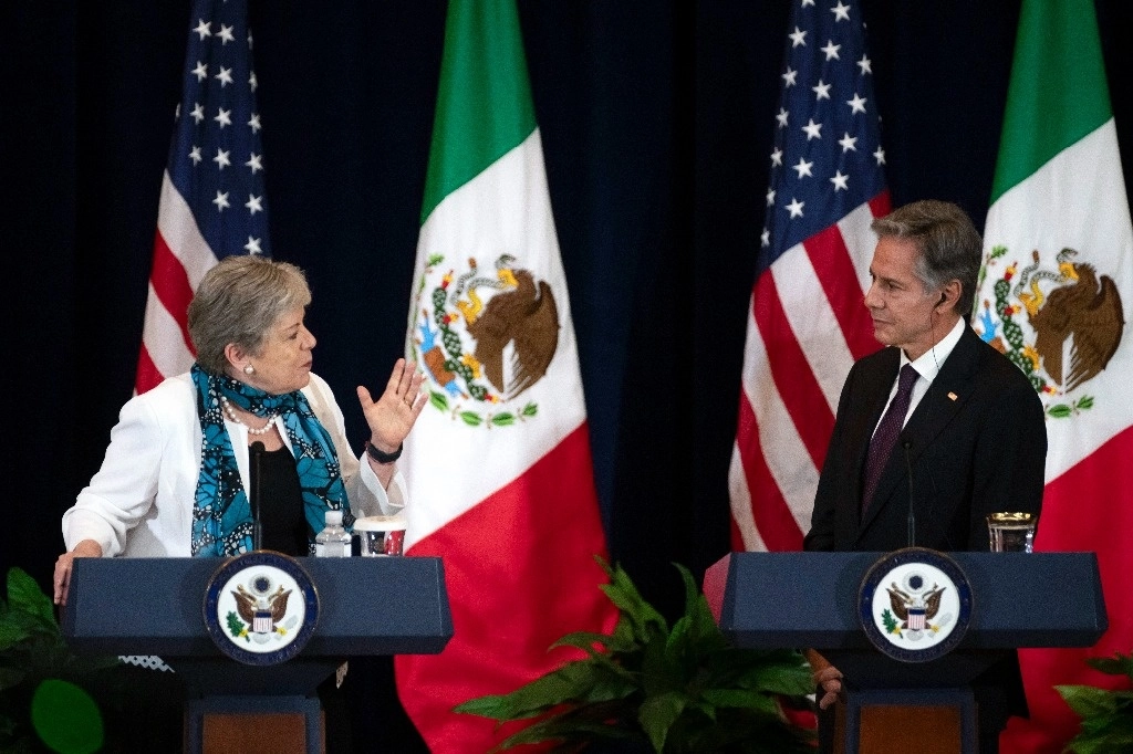 Alicia Bárcena, titular de la SRE y Antony Blinken, secretario de Estado de EU en Washington. Foto Ap   