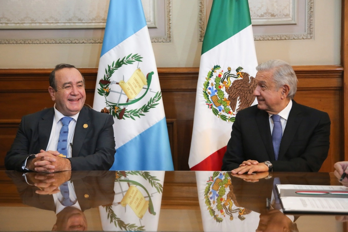 El presidente Andrés Manuel López Obrador se reunió con su homólogo de Guatemala, Alejandro Giammattie en Palacion Nacional. Foto @lopezobrador_