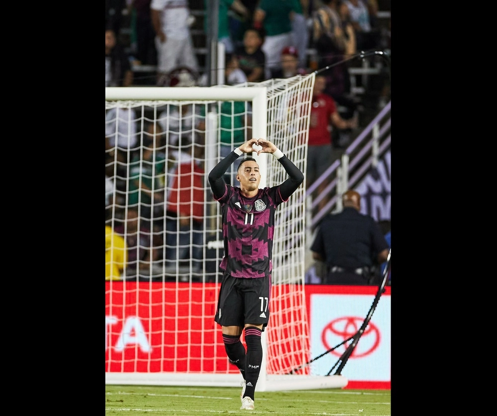 Pese a la efectividad frente al arco rival, el naturalizado Rogelio Funes Mori es víctima de críticas por su llamado a la selección mexicana. Foto tomada de la cuenta de Twitter @GoldCup 