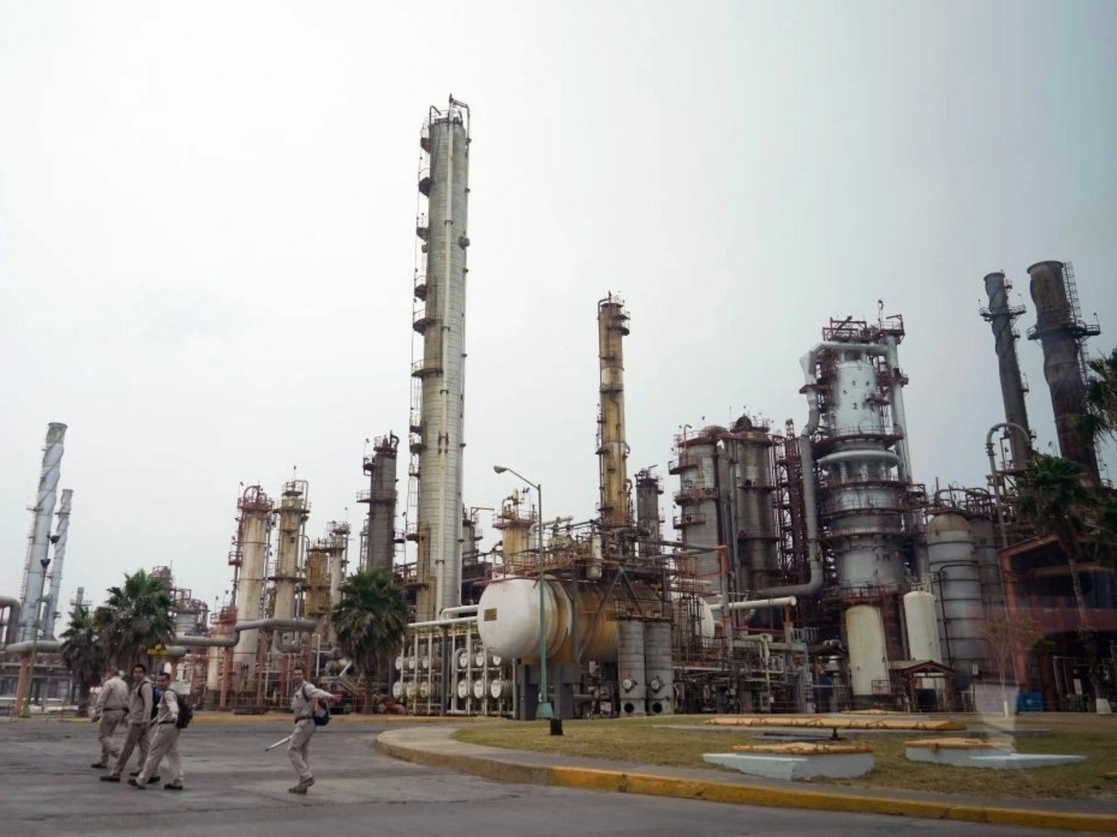 La refinería de Cadereyta, ubicada en Nuevo León. Foto Cuartoscuro / Archivo
