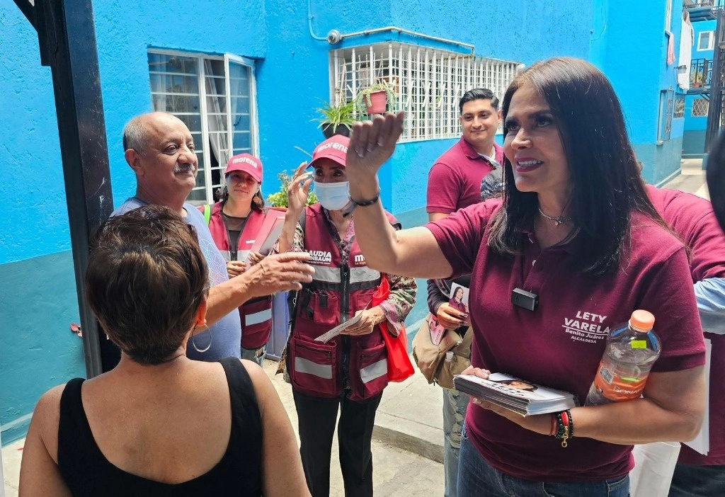 Varela indicó que ha tenido acercamiento con vecinos a quienes ha orientado para que sean atendidos por la Secretaría de Salud y descartar alguna afectación a la salud. Foto cortesía equipo Lety Varela.