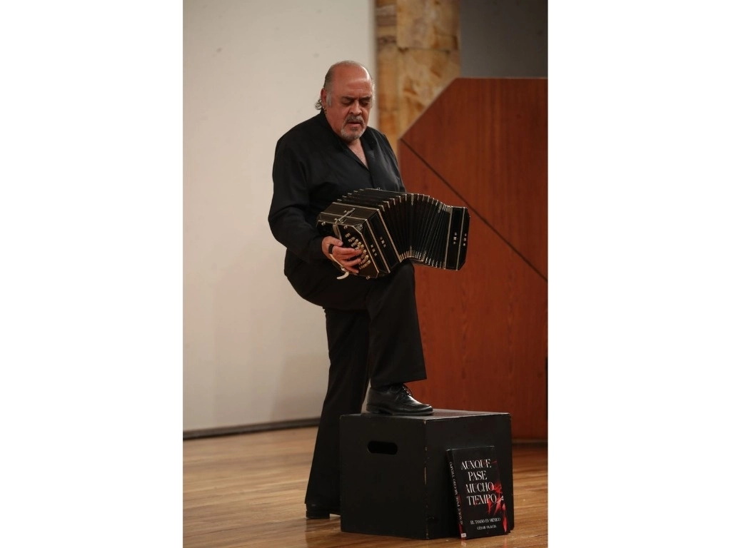 El autor de 28 discos, en la sala Manuel M. Ponce del Palacio de Bellas Artes. Foto Yazmín Ortega Cortés



