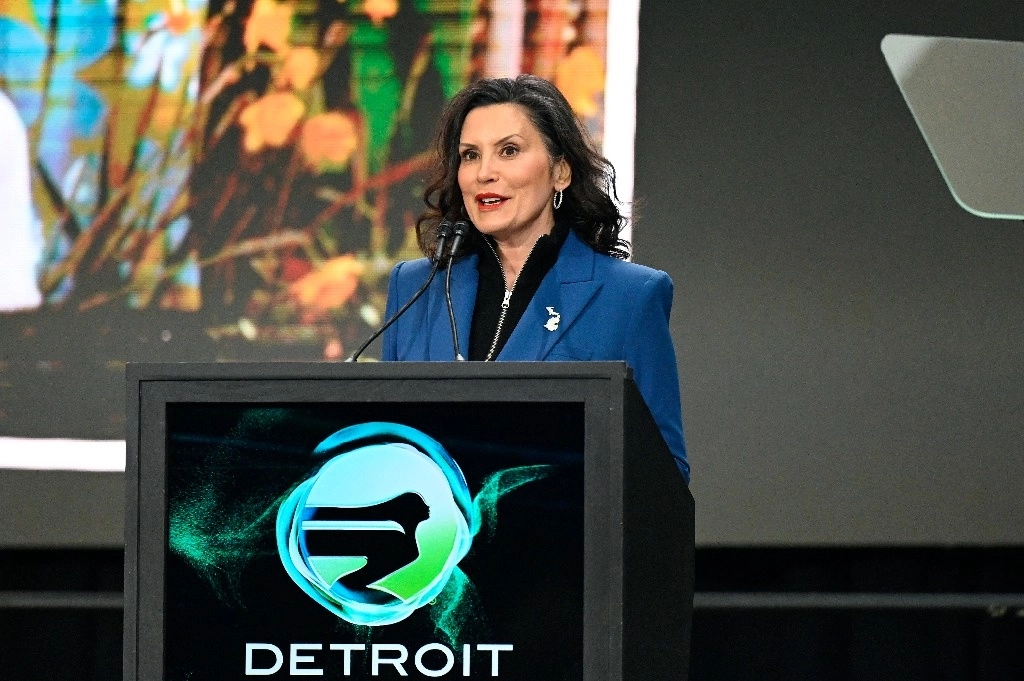La gobernadora de Michigan, Gretchen Whitmer, durante su participación en el Salón del Automóvil en Detroit, el 15 de enero de 2025. Foto Ap