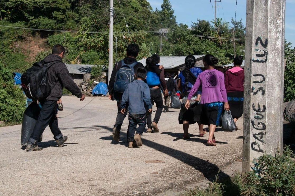 Familias completas han sido desplazadas por la violencia que se vive en Michoacán, Zacatecas y Chiapas. Foto La Jornada/Archivo