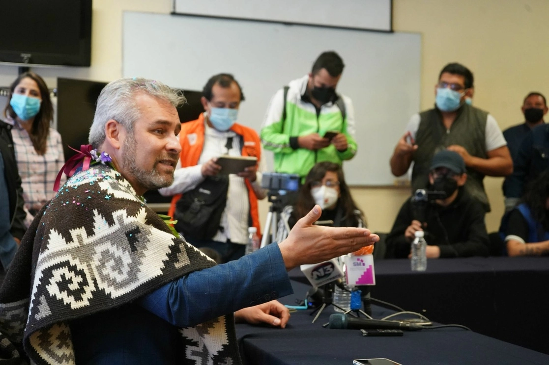 El gobernador Alfredo Ramírez Bedolla, en la comunidad indígena de Cherán, Michoacán, el pasado 9 de noviembre. Foto Cuartoscuro